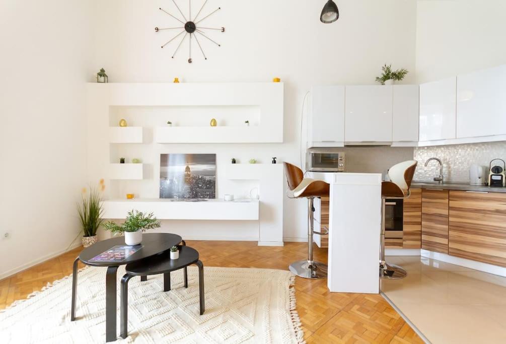 Bright Design Riverside Studio By Nw Budapest Eksteriør billede